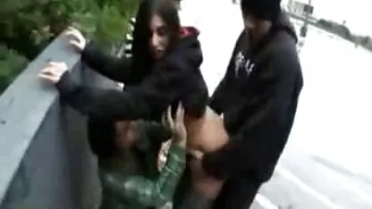 Red dog phim sec ngay xua ngủ với bạn của bố