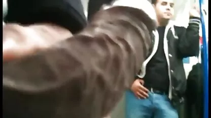 Người đàn ông da trắng thâm nhập vào phim sec tuoi 14 âm đạo của người phụ nữ da đen và thích sự xuất hiện của tinh trùng rò rỉ