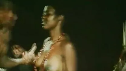 Dude nôn ra Máu, Máu, dưới sự giám sát của bác tai phim sec cho dien thoai sĩ