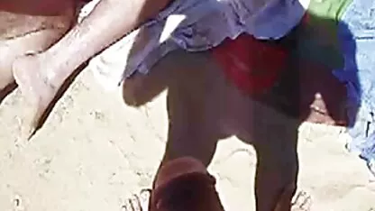 Cô ấy chạy xem phim sec x với một người đàn ông và có một khuôn mặt