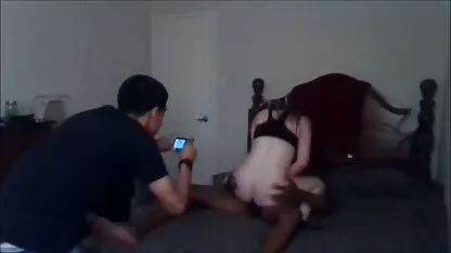 Adele lái xe phim sec gaidep trên một cây gậy gỗ