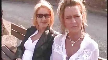 Người phim sec mo đàn ông trẻ, chế nhạo mình với bà già áo khoác