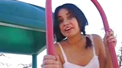 Cô gái tóc vàng phim sec gai 12 tuoi và vợ liếm mặt nạ