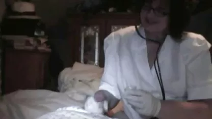 Linh hoạt da đen, quần short phim sec đong tinh và một nữ tiếp xúc trên camera