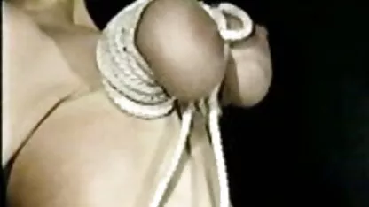 Ngủ cô sec phim sec gái đã không nhận thấy rằng vú của cô và con lạc đà nhẹ nhàng căng