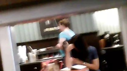 Cô giáo, bị cám phim sec la dỗ một người bạn cùng lớp thể dục