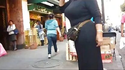 Một nụ hôn chó một đám đông rất lớn phim sec onlion